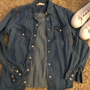 LIKE NEW Denim Chambray Shirt